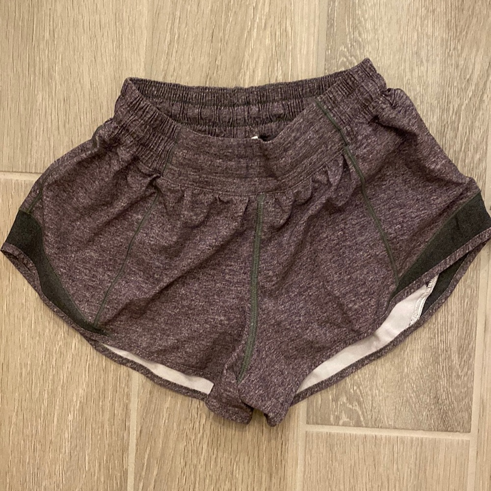 Lululemon women’s size 6 Hotty hot shorts